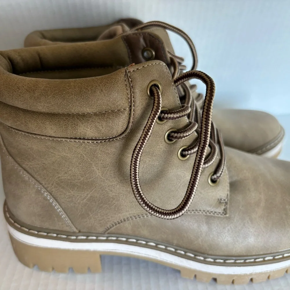 NEW Jessica Cline Clipper Hiker Boots NEW